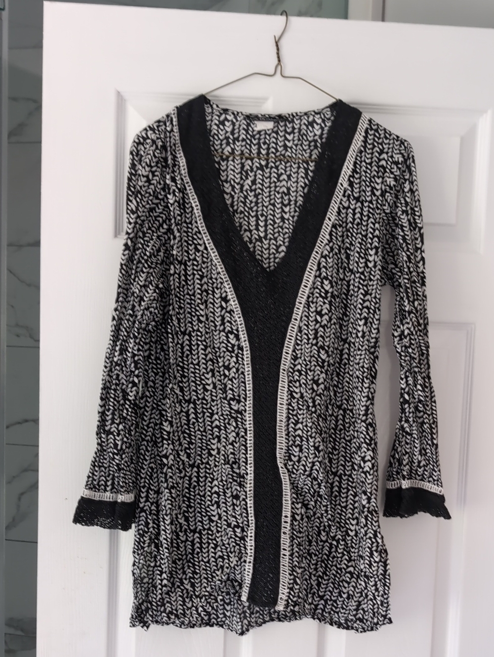 La Blanca Black and White Patterned V-Neck Top
